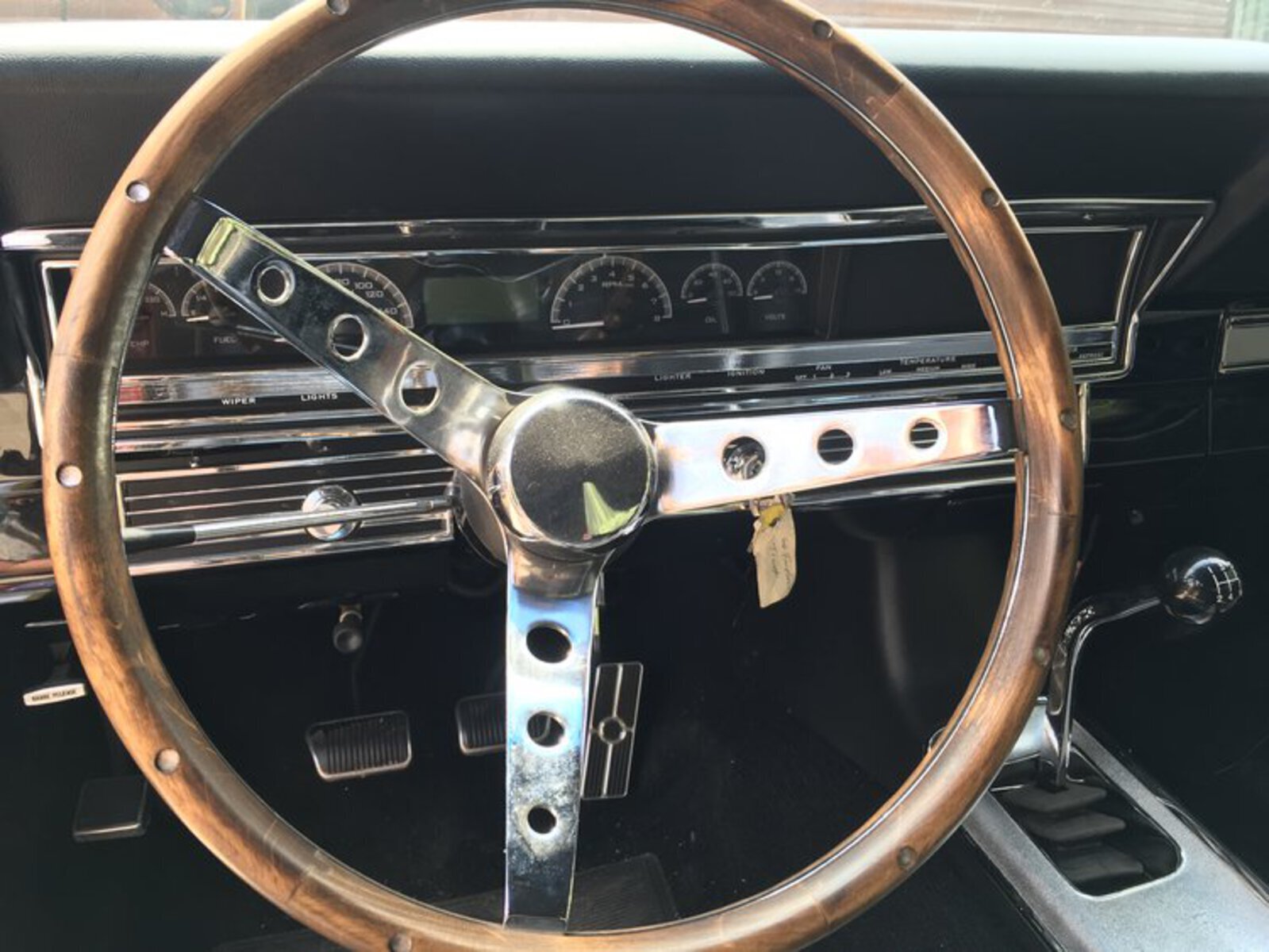 /public/hot-rods/66-ford-steering-wheel-minneapolis-custom-hot-rod-restorations-1.jpg